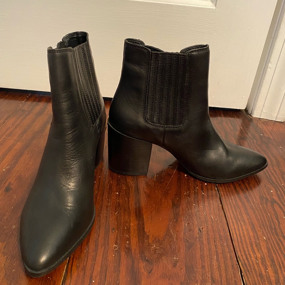 Steve Madden Leather Ankle Boot size 6